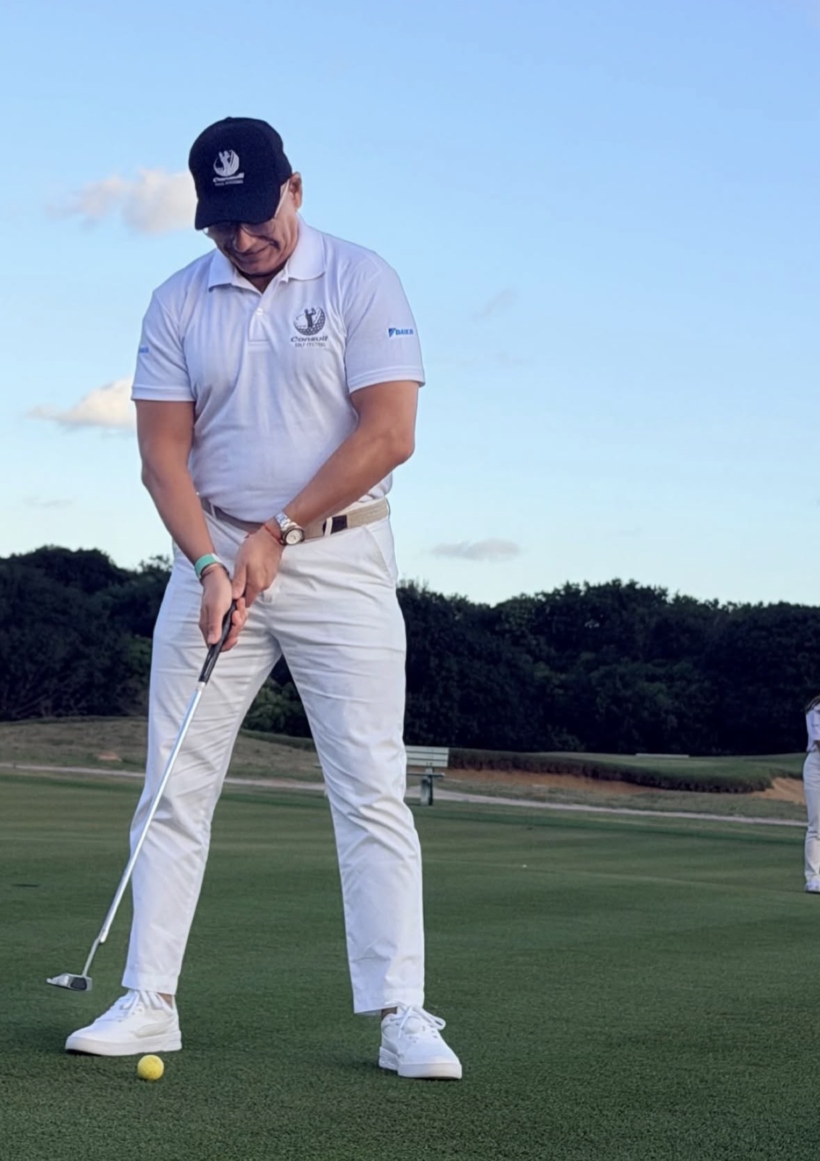 Camisa polo branca personalizada para golfe