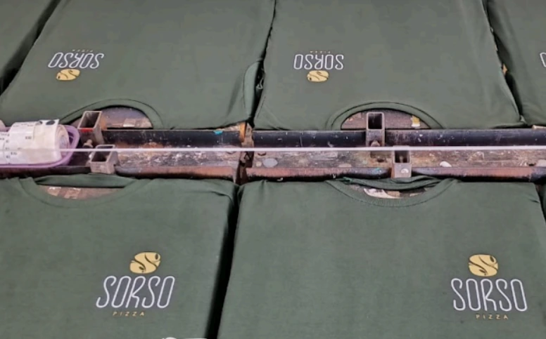 Produção em série de camisetas verdes SORSO Pizza