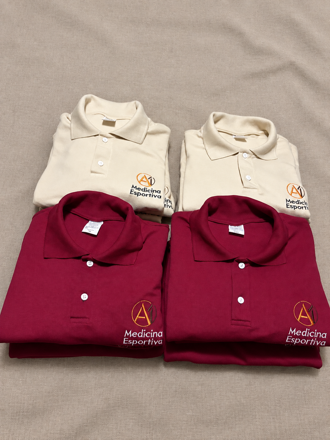 Camisas polo Premium creme e vinho da Medicina Esportiva com bordado personalizado